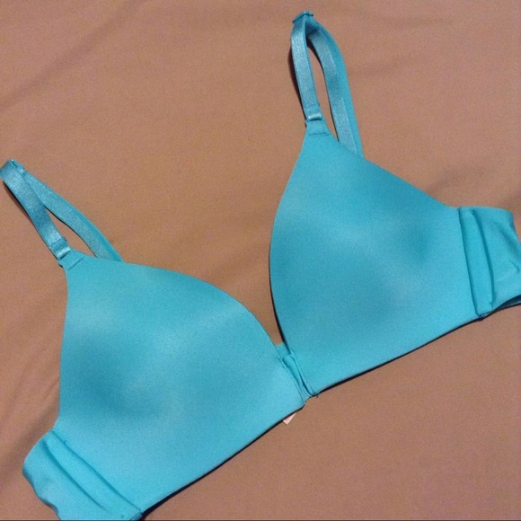 Victoria's Secret No Wire Plunge Bra 32A